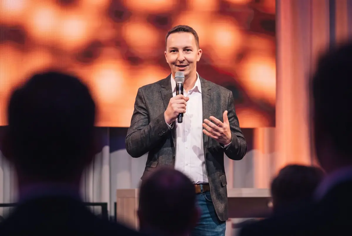 Christian Droste als Speaker auf der Bühne